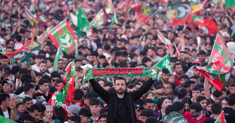 Diyarbakır da tarihi gün: Binlerce kişi akın etti