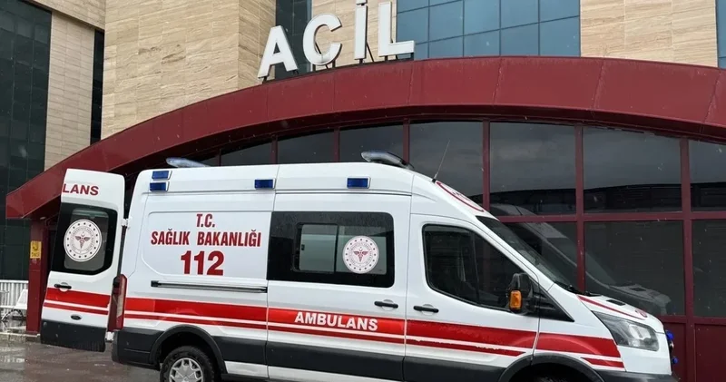 Çöp kamyonu ile ticari araç çarpıştı: 3 yaralı