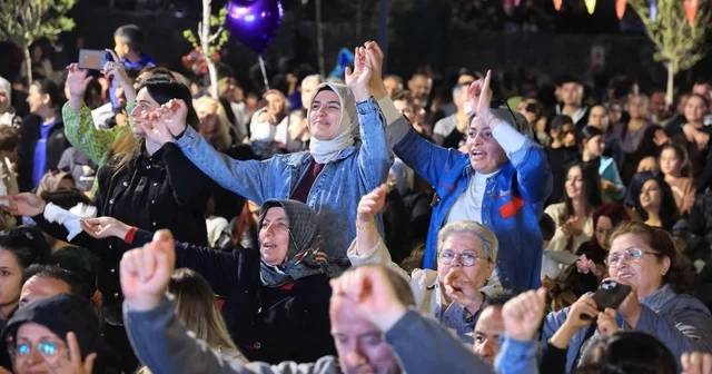 Çiçek Festivali nin son gününde düzenlenen konserde vatandaşlar doyasıya eğlendi Çiçek Festivali nde coşkulu son Kayseri Haberleri
