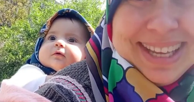 Annesi ile minik Gökçe nin köy yaşamı, sanal medyada ilgi odağı oldu Antalya Haberleri