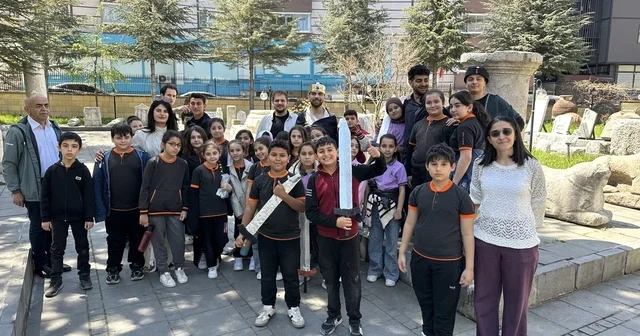 Üniversite öğrencilerinin yazıp sahnelediği oyun, miniklerden büyük alkış topladı Kastamonu Haberleri