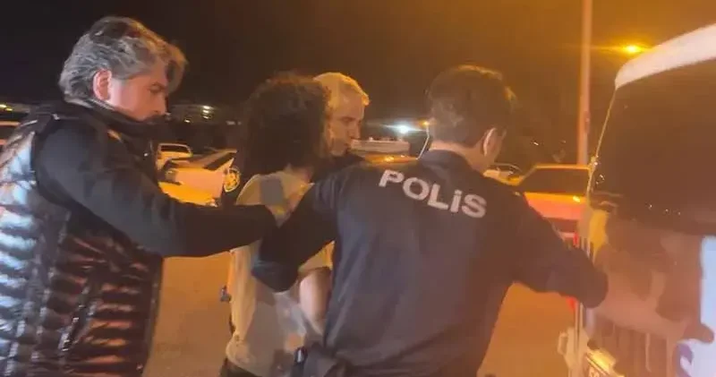 Rahatsızlanan annelerine müdahaleye gelen sağlık ekibini alıkoyan 2 kardeşin 1’i tutuklandı