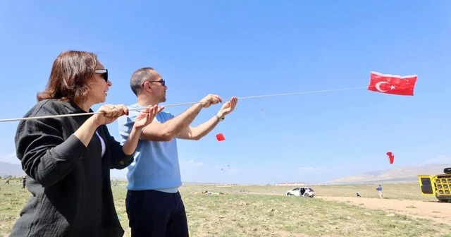 Niğde de gökyüzü anneler için renklendi Niğde Haberleri
