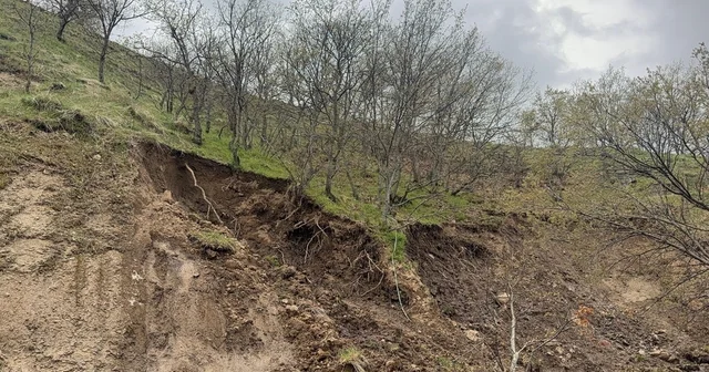 Afyonkarahisar da tabiat parkı yolu heyelan nedeniyle ulaşıma kapandı Afyonkarahisar Haberleri