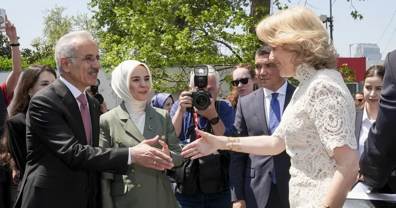 Belçika Kraliçesi Mathilde den Deniz Müzesi ne ziyaret