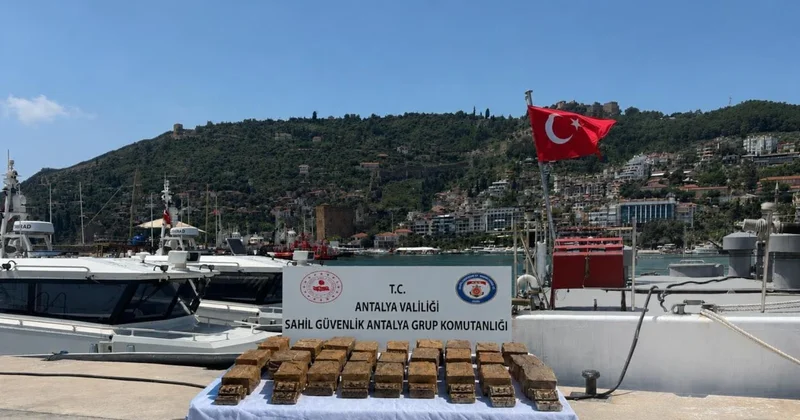 Sahile vuran pakette kilolarca uyuşturucu çıktı Sözcü Gazetesi