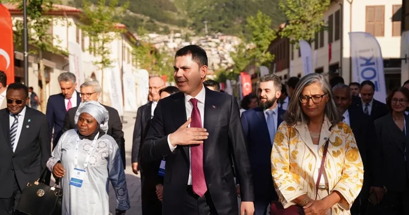 Bakan Kurum, Hatay da Asrın İnşa Seferberliği ni dünyaya anlattı: Birileri yapılamaz dedi, Türkiye yaptı