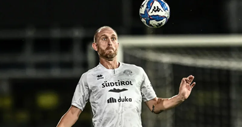 Ceza almıştı! İhanet ettiği eski takımına karşı oynamamak için 40 yaşında futbolu bıraktı