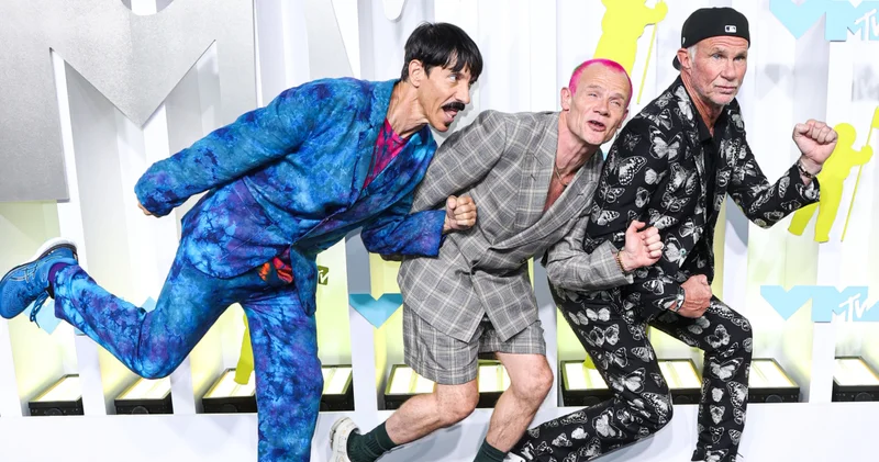 Red Hot Chili Peppers müzik kataloğunu sattı