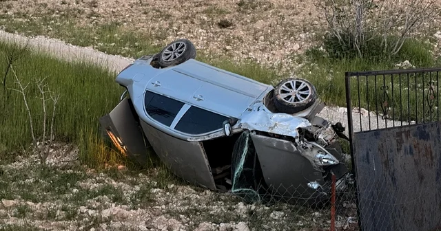 Otomobilin taklalar attığı an kameraya yansıdı Defalarca takla atan araçta emniyet kemeri sayesinde yara almadı Adıyaman Haberleri