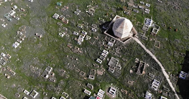 Bayburt ta Hacı Kutlu Bey in türbesinin bulunduğu mezarlık tarihe ışık tutuyor Bayburt Haberleri