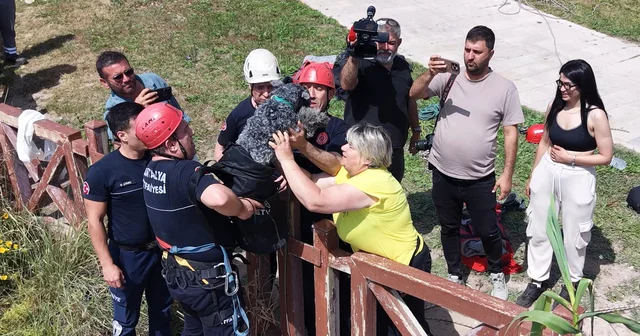 Kedi kovalarken falezlerden düşen köpek, dronla tespit edilip kurtarıldı Antalya Haberleri
