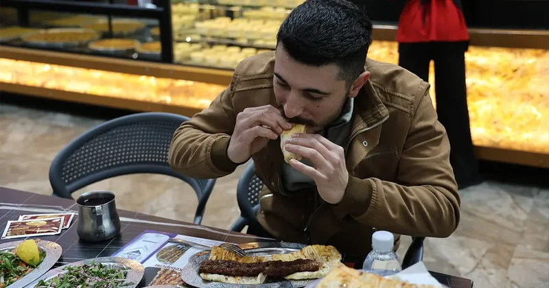 Dünyanın dört bir yanından yemeye geliyorlar: Uzun yaşamın sırrı!