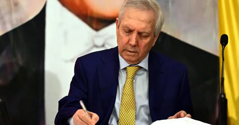 Aziz Yıldırım dan forvet ve teknik direktör açıklaması! İlk defa tarih verdi Sözcü Gazetesi