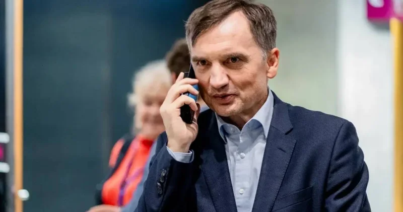 Orban sığınma hakkı vermişti! Polonya nın en tartışmalı ismi ABD ye kaçtı