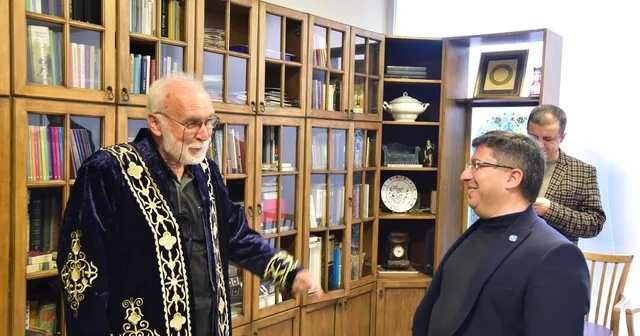 Usta çizer Hasan Aycın a fahri doktora Çizgileriyle düşündüren Usta Hasan Aycın a fahri doktora Balıkesir Haberleri