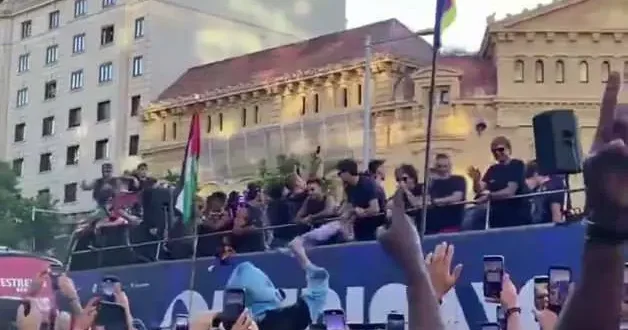 Lamine Yamal şampiyonluk kutlamalarında Filistin bayrağı açtı