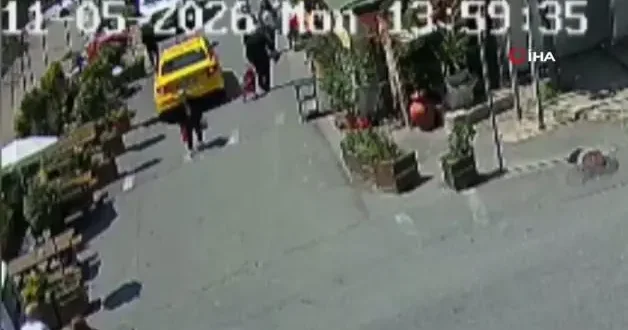 Şişli’de geri geri giden taksi, yaşlı kadını altına aldı