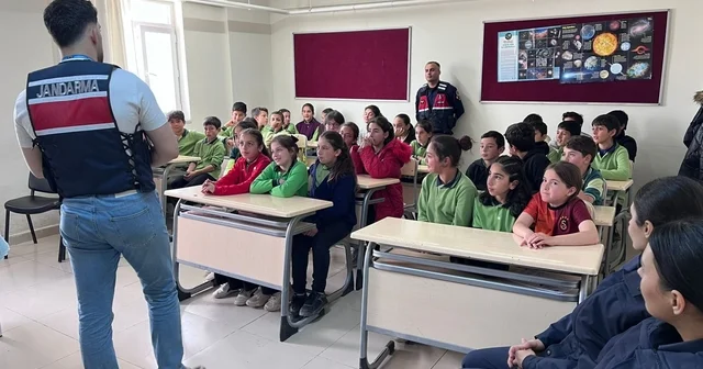 Ulaş ta öğrencilere siber farkındalık ve bilgilendirme eğitimi verildi Sivas Haberleri