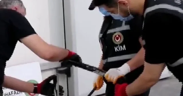Tacirlerin sevkiyat planı İpsala da patladı: Gizli bölmelerden çıkanlar ekipleri bile şoke etti VİDEO İZLE