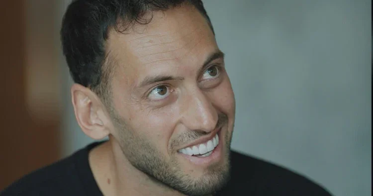 Hakan Çalhanoğlu şampiyonluğu işaret etti: Hedefim Dünya Kupası!