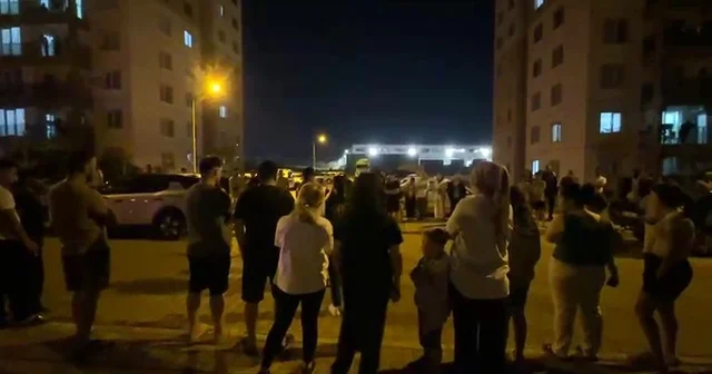 Antalya da 583 konutlu sitede aidat ve hizmet tartışması Site başkanından işten çıkarılan personel ve bazı gruplar tarafından demir sopalı saldırıya, tehdide ve karalama kampanyalarına maruz kaldığı iddiası Antalya Haberleri