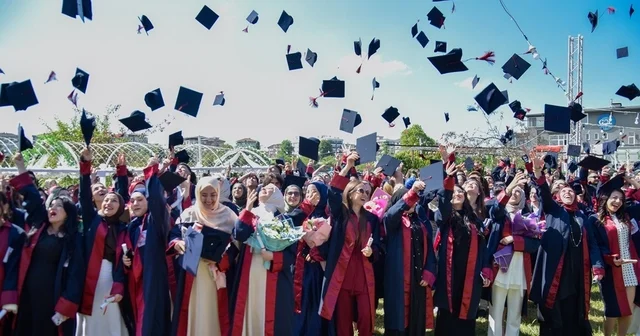 Çarşamba Ticaret Borsası MYO da 238 öğrencinin mezuniyet heyecanı Samsun Haberleri