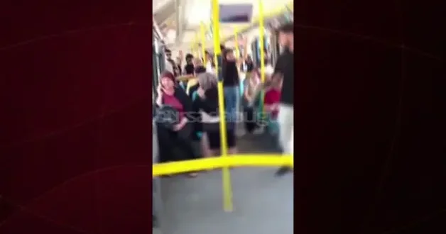 Bursa metrosunda kadınların ‘yüksek sesle telefonla konuştun’ tartışması