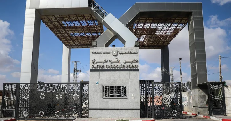 Gazze de 26 hasta, İsrail kısıtlamaları altındaki Refah Sınır Kapısı ndan tahliye edildi