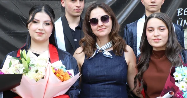 Hakkari de mezuniyet heyecanı Hakkari Haberleri