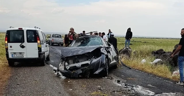 Diyarbakır da 2 kişinin öldüğü kaza anı cep telefonu kamerasına yansıdı Diyarbakır Haberleri