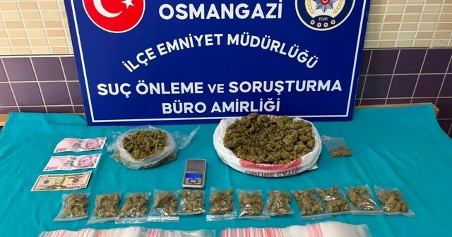 Bursa da uyuşturucu operasyonu: 1 kiloya yakın esrar ele geçirildi, 4 şüpheli yakalandı Bursa Haberleri