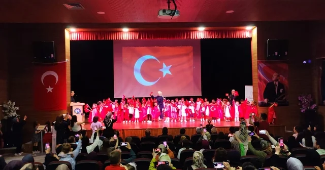 Vezirköprü Bebek ve Çocuk Kütüphanesinde eğitim alan 60 çocuğa belge verildi Samsun Haberleri