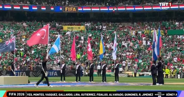 Tüm dünya bu anı izledi! Ay yıldızlı bayrağımız Azteca Stadyumu nda.