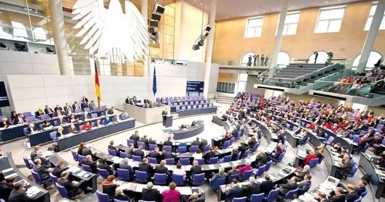 Almanya’da vekiller zamlı maaştan vazgeçti