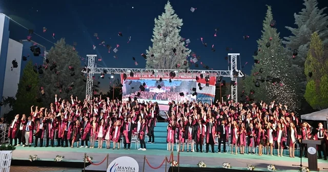 Vali Özkan dan yeni hekimlere dikkat çeken mesajlar Manisa Haberleri