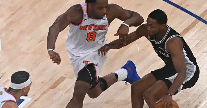 New York Knicks San Antonio Spurs karşısında 29 sayı geriden gelerek kazandı!
