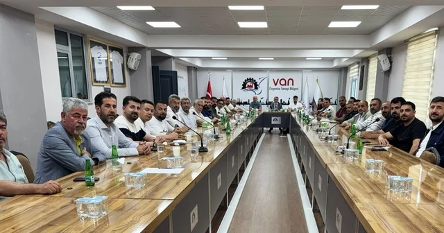 Başkan Memet Aslan: Üretim ve istihdamı artıracak projeler üzerinde çalışıyoruz Van OSB de sanayicilerle istişare toplantısı gerçekleştirildi Van Haberleri