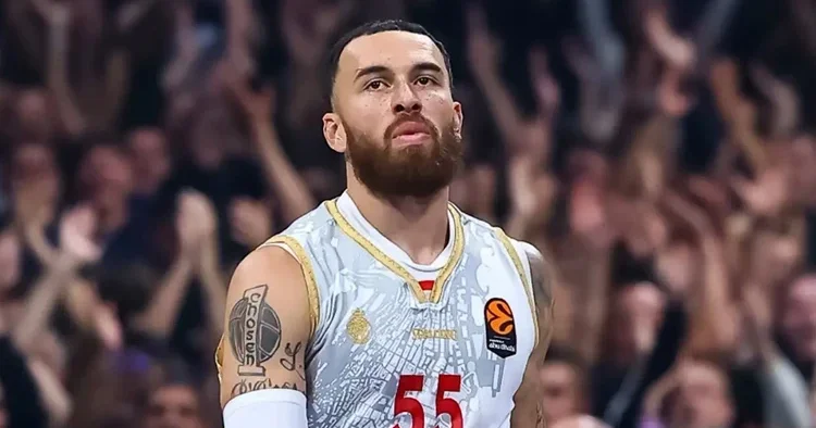 Mike James Anadolu Efes’te!