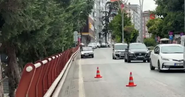 Park ediyorum numarası sökmedi: Geri geri kaçmaya çalışan ehliyetsiz sürücü böyle yakalandı