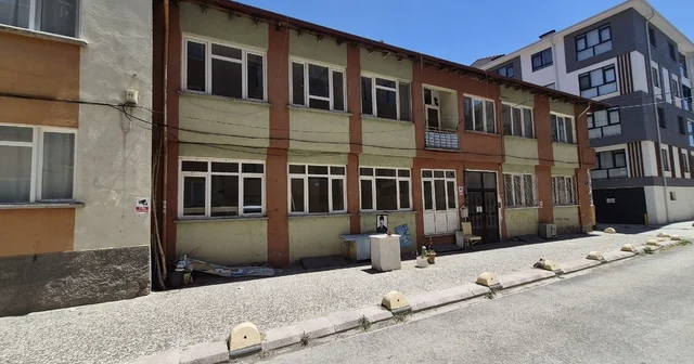 Bulunduğu sokağa renk katan Sevgililer ve Aşıklar Parkı artık yok Memduh amcanın evi kentsel dönüşüme girdi, eşi için elleriyle yaptığı park yerinden kaldırıldı Eskişehir Haberleri Habertürk Yerel Haberler