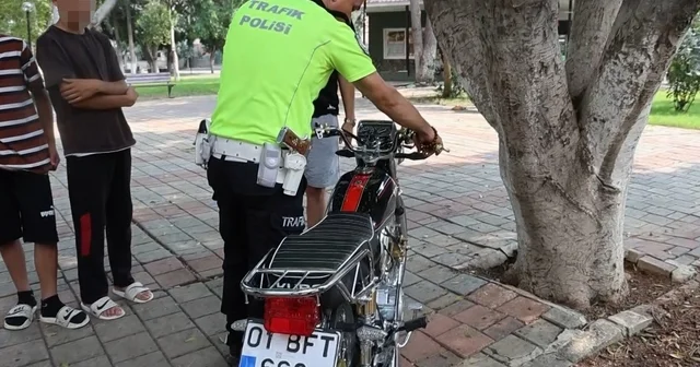 Kırmızı ışıkta geçen ehliyetsiz motosiklet sürücüsüne 85 bin TL para cezası Adana Haberleri Habertürk Yerel Haberler