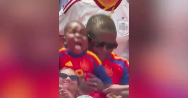 Tribünlerin yeni sevgilisi: Lamine Yamal ın kardeşi sosyal medyayı salladı!