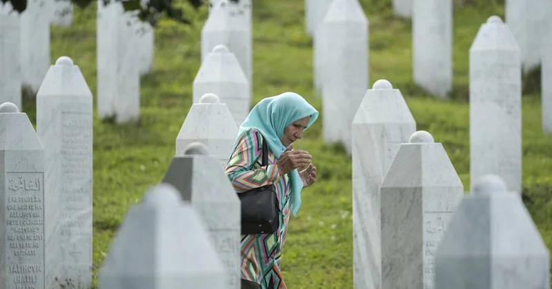 Srebrenitsa Soykırımı nın 31. yılı düzenlenen programla anıldı