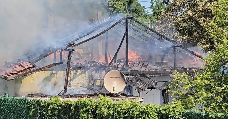 Kullanılmayan müstakil evde çıkan yangın paniğe neden oldu