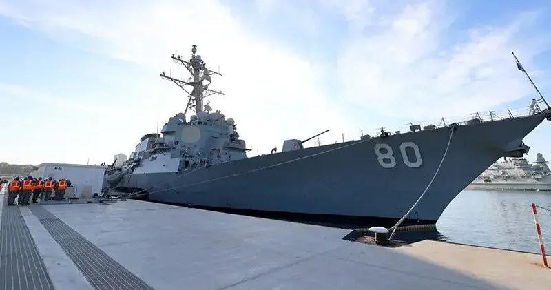 ABD savaş gemisi Mersin Limanı nda