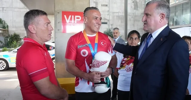 Gençlik ve Spor Bakanı Bak ı Muğla da milli sporcular karşıladı Muğla Haberleri Habertürk Yerel Haberler