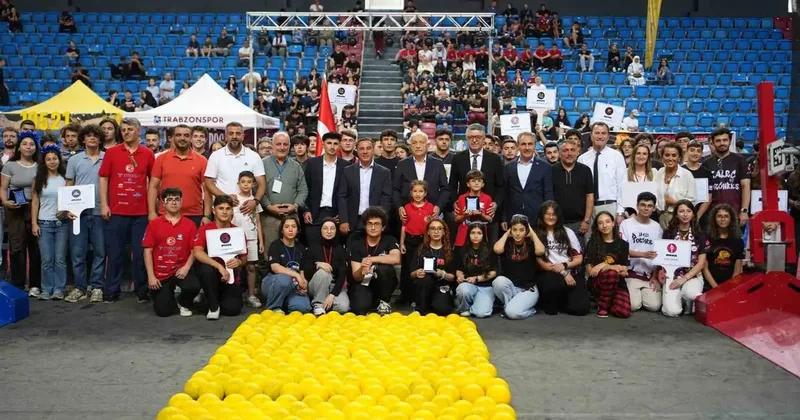 Robotlar spor salonunda yarıştı
