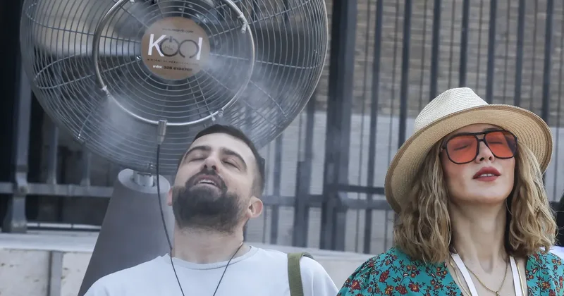 Meteoroloji hafta sonu hava raporunu yayımladı: Bir yanda sağanak, bir yanda 42 derece!