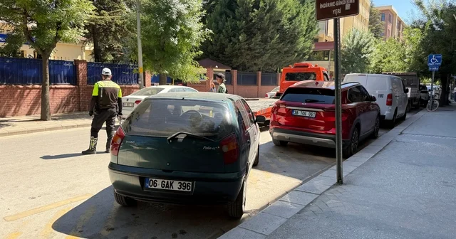 Tur otobüslerine ayrılan alana park eden araçlar ceza kesildi Eskişehir Haberleri Habertürk Yerel Haberler